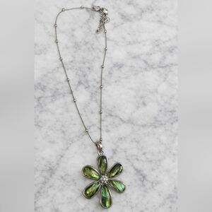 Elegant Green Flower Pendant Necklace